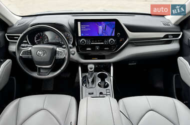 Внедорожник / Кроссовер Toyota Highlander 2023 в 