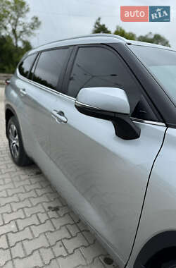 Внедорожник / Кроссовер Toyota Highlander 2023 в 