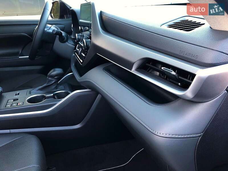 Позашляховик / Кросовер Toyota Highlander 2023 в Луцьку
