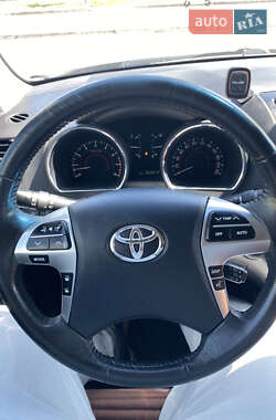 Внедорожник / Кроссовер Toyota Highlander 2011 в 