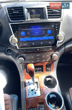 Внедорожник / Кроссовер Toyota Highlander 2011 в 