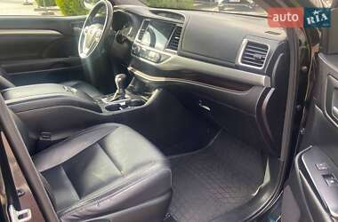 Внедорожник / Кроссовер Toyota Highlander 2016 в 