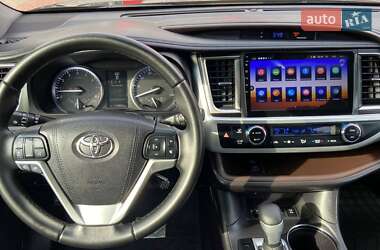 Внедорожник / Кроссовер Toyota Highlander 2016 в 