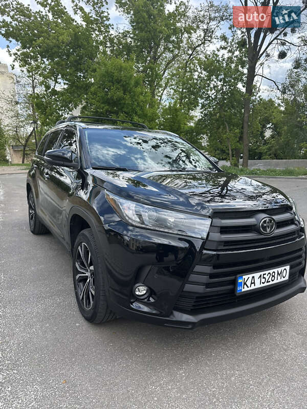 Позашляховик / Кросовер Toyota Highlander 2019 в Києві