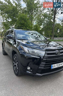 Внедорожник / Кроссовер Toyota Highlander 2019 в 
