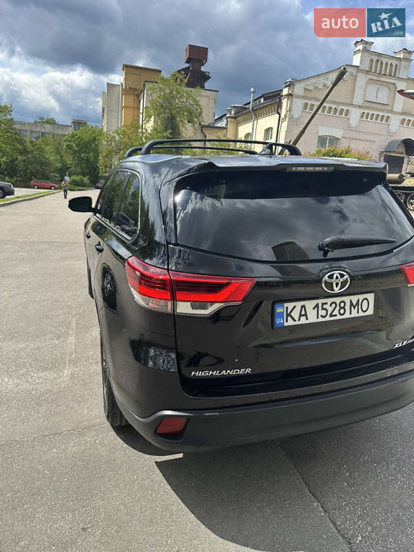 Позашляховик / Кросовер Toyota Highlander 2019 в Києві