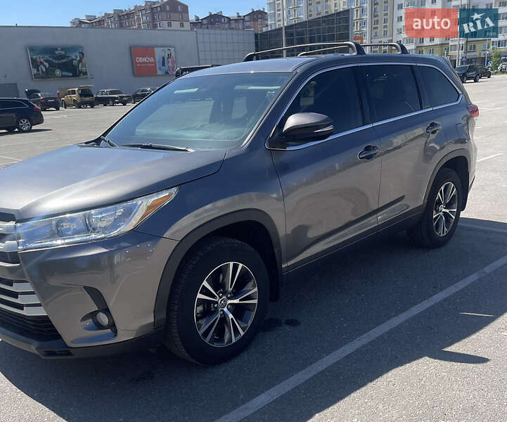 Внедорожник / Кроссовер Toyota Highlander 2018 в Ивано-Франковске