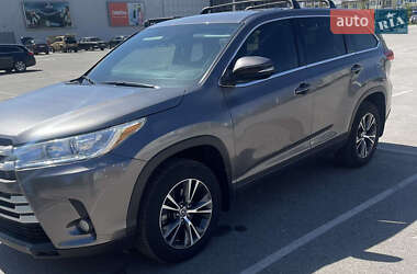 Позашляховик / Кросовер Toyota Highlander 2018 в 