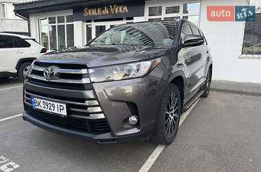 Позашляховик / Кросовер Toyota Highlander 2017 в Києві