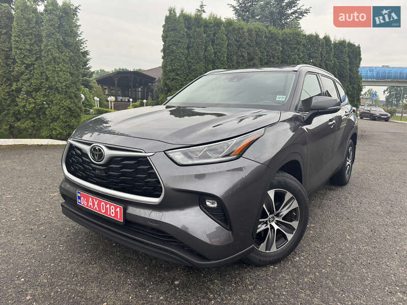 Позашляховик / Кросовер Toyota Highlander 2022 в 