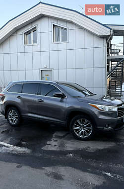 Позашляховик / Кросовер Toyota Highlander 2016 в 