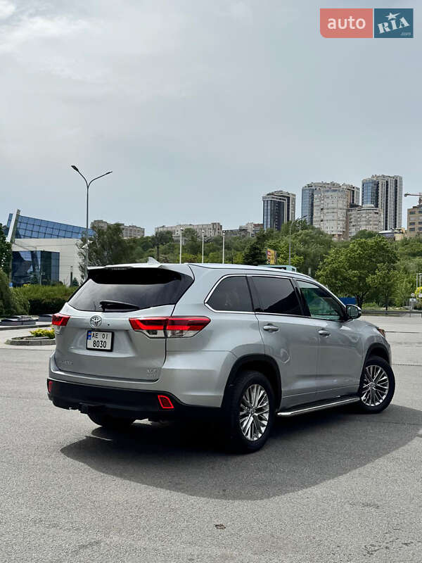 Позашляховик / Кросовер Toyota Highlander 2018 в Дніпрі фото 17 Позашляховик / Кросовер Toyota Highlander 2018 в Дніпрі