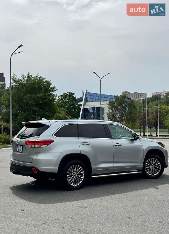 Позашляховик / Кросовер Toyota Highlander 2018 в Дніпрі фото 25 Позашляховик / Кросовер Toyota Highlander 2018 в Дніпрі