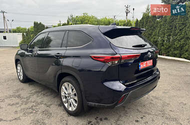 Внедорожник / Кроссовер Toyota Highlander 2022 в 