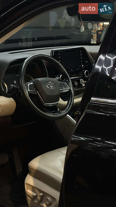 Внедорожник / Кроссовер Toyota Highlander 2020 в Киеве
