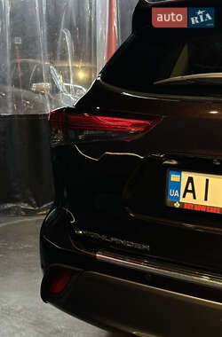 Внедорожник / Кроссовер Toyota Highlander 2020 в 
