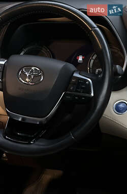 Внедорожник / Кроссовер Toyota Highlander 2020 в 