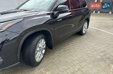 Внедорожник / Кроссовер Toyota Highlander 2020 в 