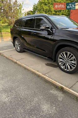 Внедорожник / Кроссовер Toyota Highlander 2021 в 