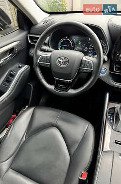 Внедорожник / Кроссовер Toyota Highlander 2021 в 