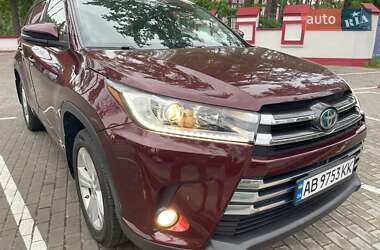 Внедорожник / Кроссовер Toyota Highlander 2017 в 