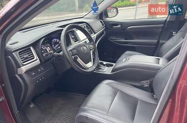 Внедорожник / Кроссовер Toyota Highlander 2017 в 