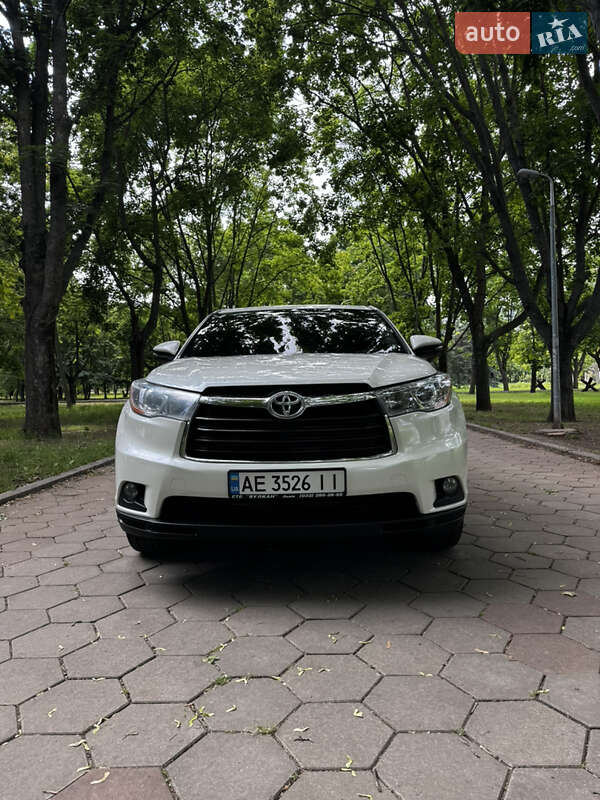Внедорожник / Кроссовер Toyota Highlander 2015 в 