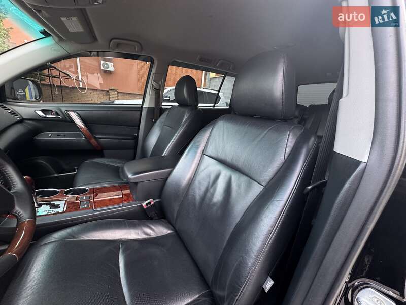 Внедорожник / Кроссовер Toyota Highlander 2011 в Виннице