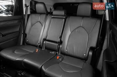 Внедорожник / Кроссовер Toyota Highlander 2024 в 