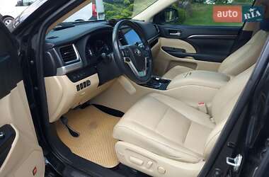 Внедорожник / Кроссовер Toyota Highlander 2014 в 