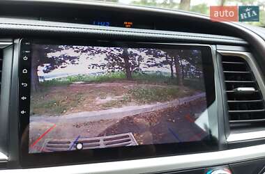 Внедорожник / Кроссовер Toyota Highlander 2014 в 