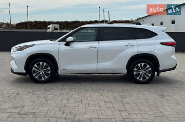 Позашляховик / Кросовер Toyota Highlander 2023 в 