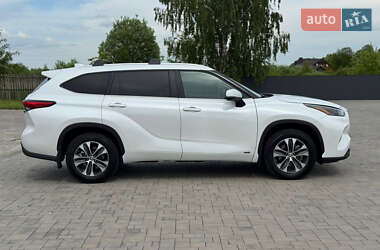 Позашляховик / Кросовер Toyota Highlander 2023 в 