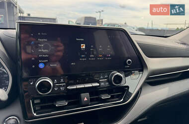 Позашляховик / Кросовер Toyota Highlander 2023 в 