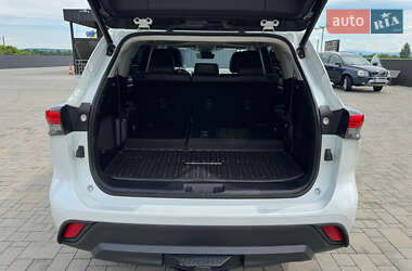 Позашляховик / Кросовер Toyota Highlander 2023 в 