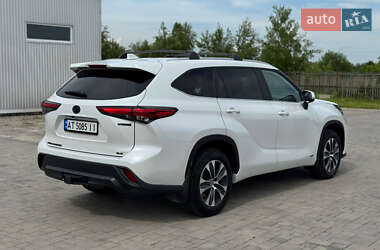Позашляховик / Кросовер Toyota Highlander 2023 в 