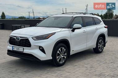 Позашляховик / Кросовер Toyota Highlander 2023 в 