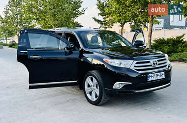 Позашляховик / Кросовер Toyota Highlander 2012 в 