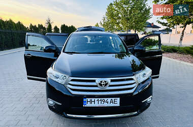 Позашляховик / Кросовер Toyota Highlander 2012 в 