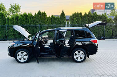 Позашляховик / Кросовер Toyota Highlander 2012 в 