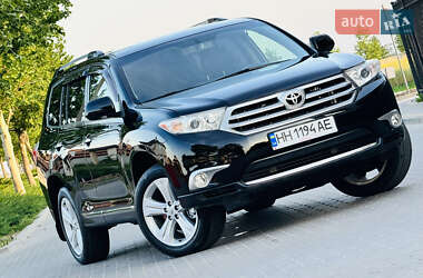 Позашляховик / Кросовер Toyota Highlander 2012 в 