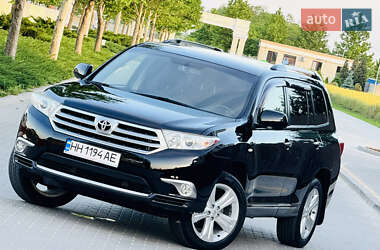 Позашляховик / Кросовер Toyota Highlander 2012 в 