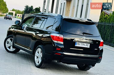 Позашляховик / Кросовер Toyota Highlander 2012 в 