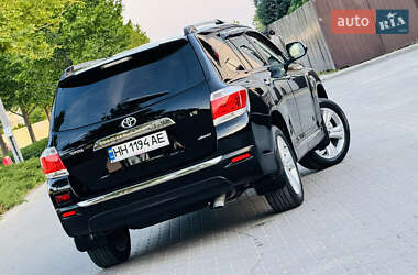 Позашляховик / Кросовер Toyota Highlander 2012 в 