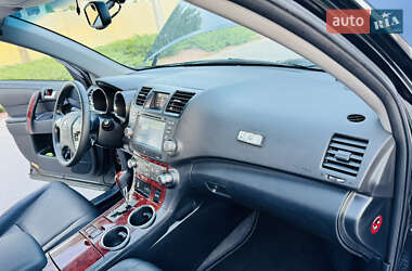 Позашляховик / Кросовер Toyota Highlander 2012 в 