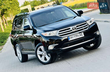 Позашляховик / Кросовер Toyota Highlander 2012 в 