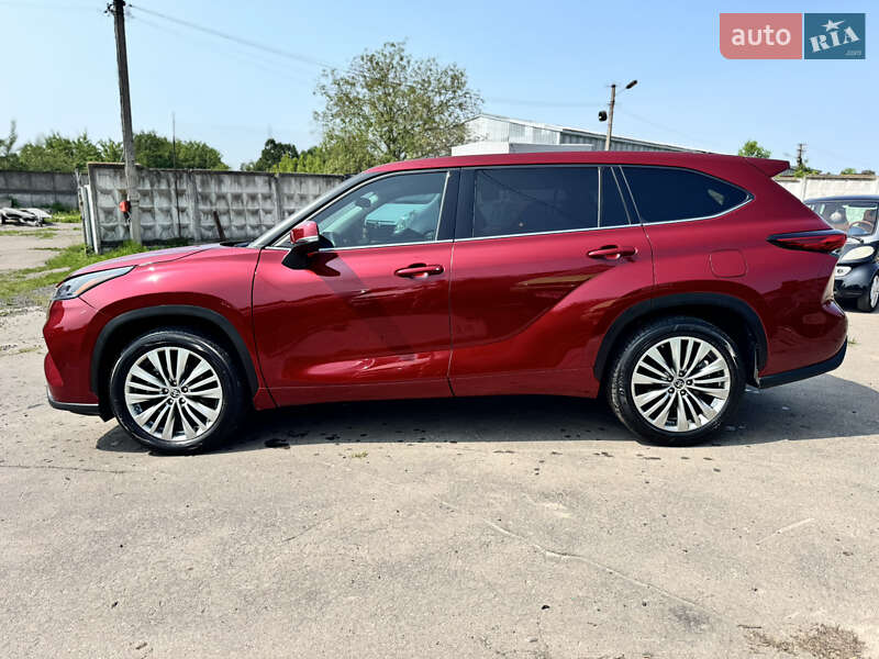 Внедорожник / Кроссовер Toyota Highlander 2020 в 