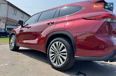 Внедорожник / Кроссовер Toyota Highlander 2020 в 