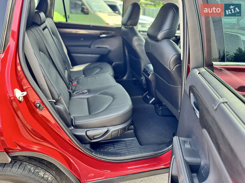 Внедорожник / Кроссовер Toyota Highlander 2020 в Ровно