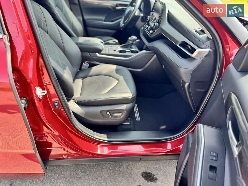 Внедорожник / Кроссовер Toyota Highlander 2020 в Ровно